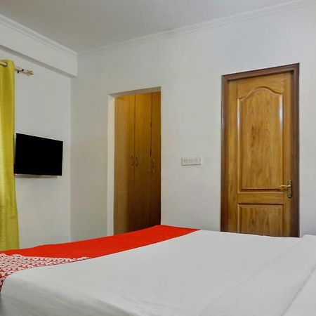 Oyo Flagship 592 Hauz Khas Village Нью-Дели Экстерьер фото