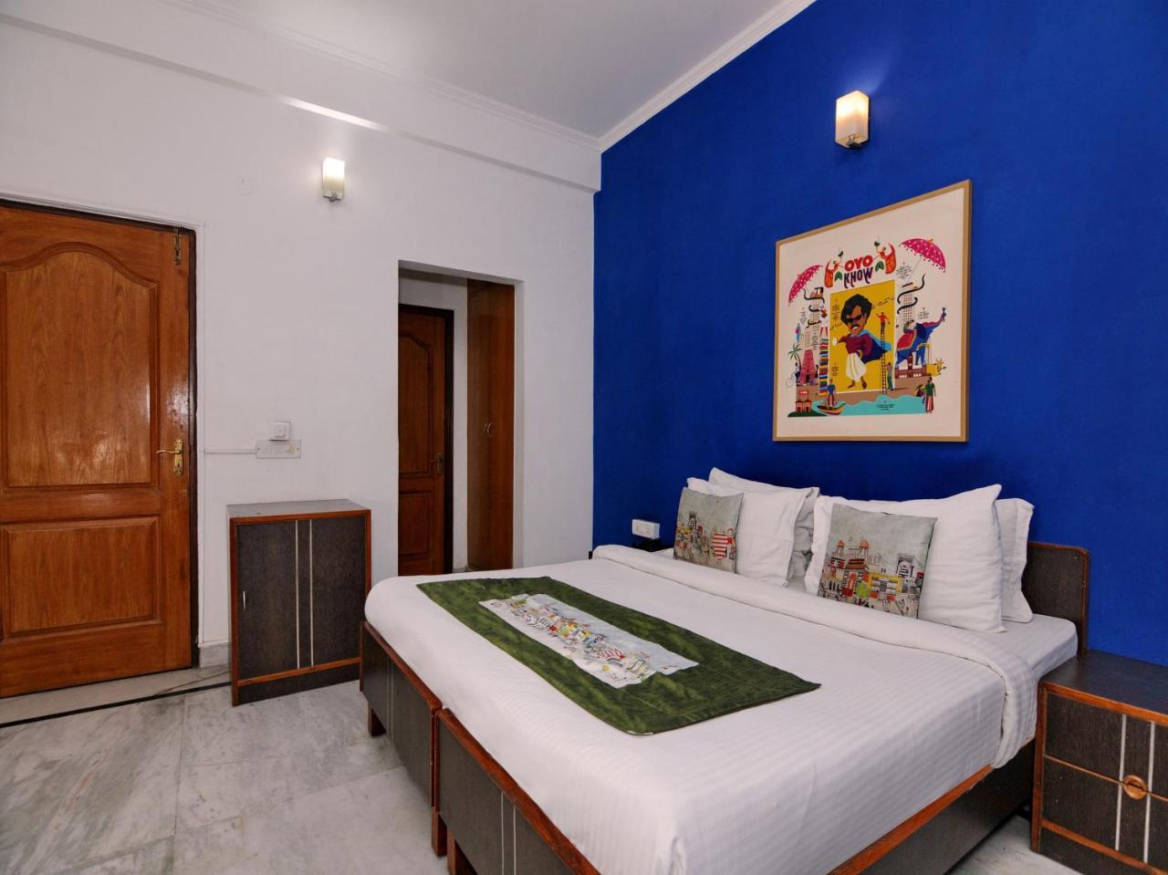 Oyo Flagship 592 Hauz Khas Village Нью-Дели Экстерьер фото