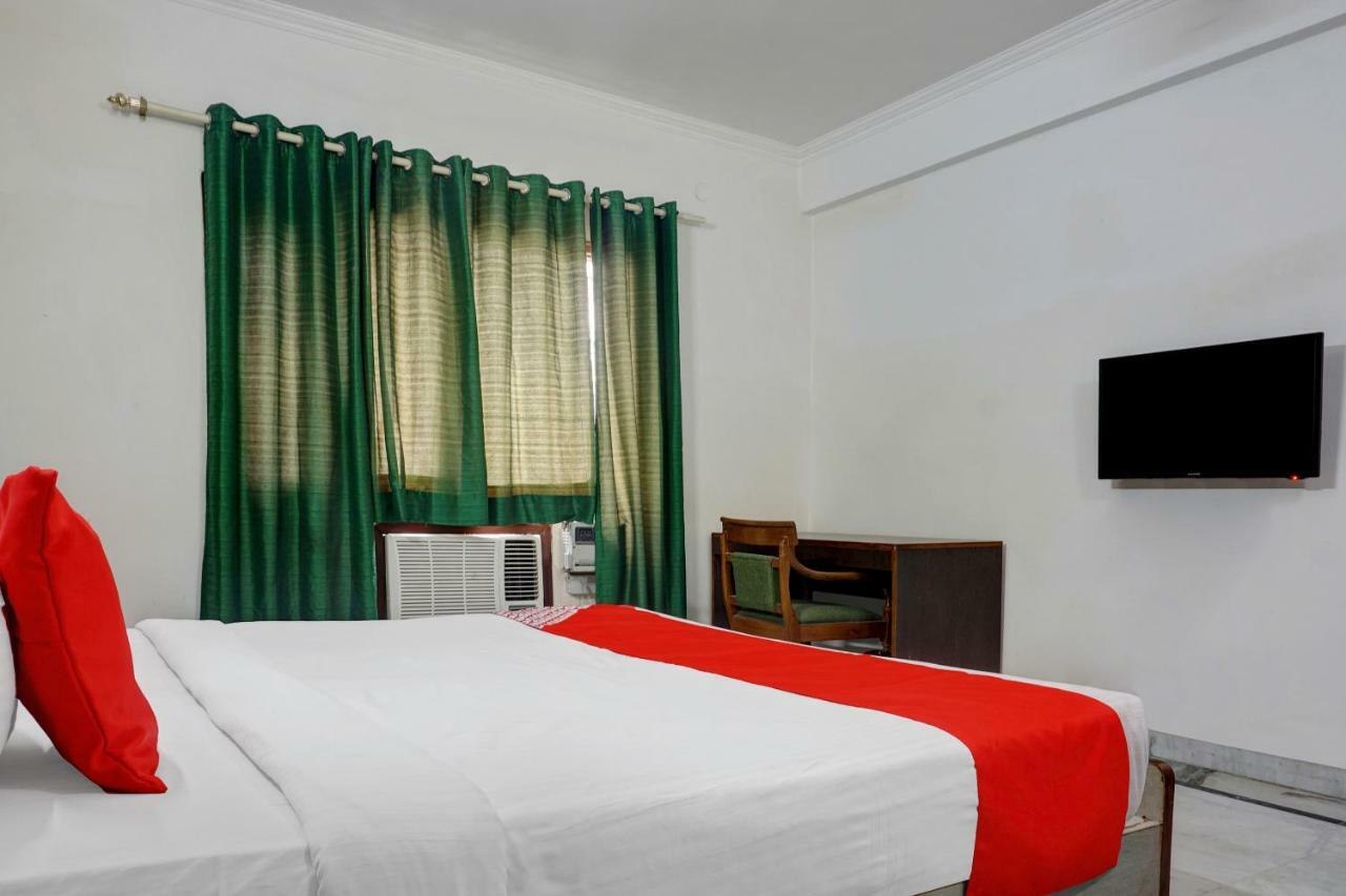 Oyo Flagship 592 Hauz Khas Village Нью-Дели Экстерьер фото