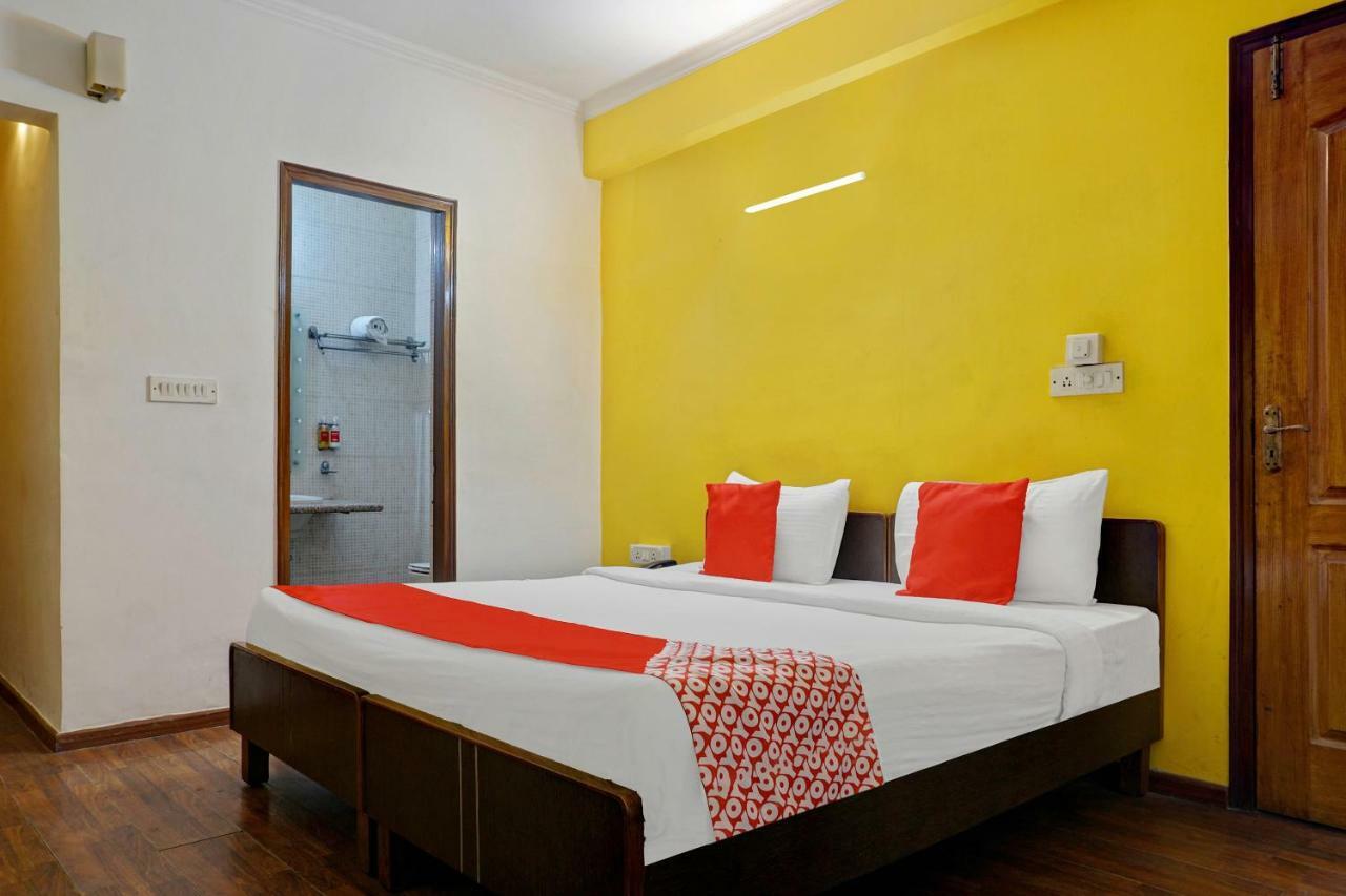 Oyo Flagship 592 Hauz Khas Village Нью-Дели Экстерьер фото